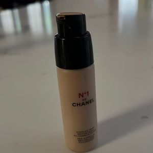 Chanel N•1 foundation